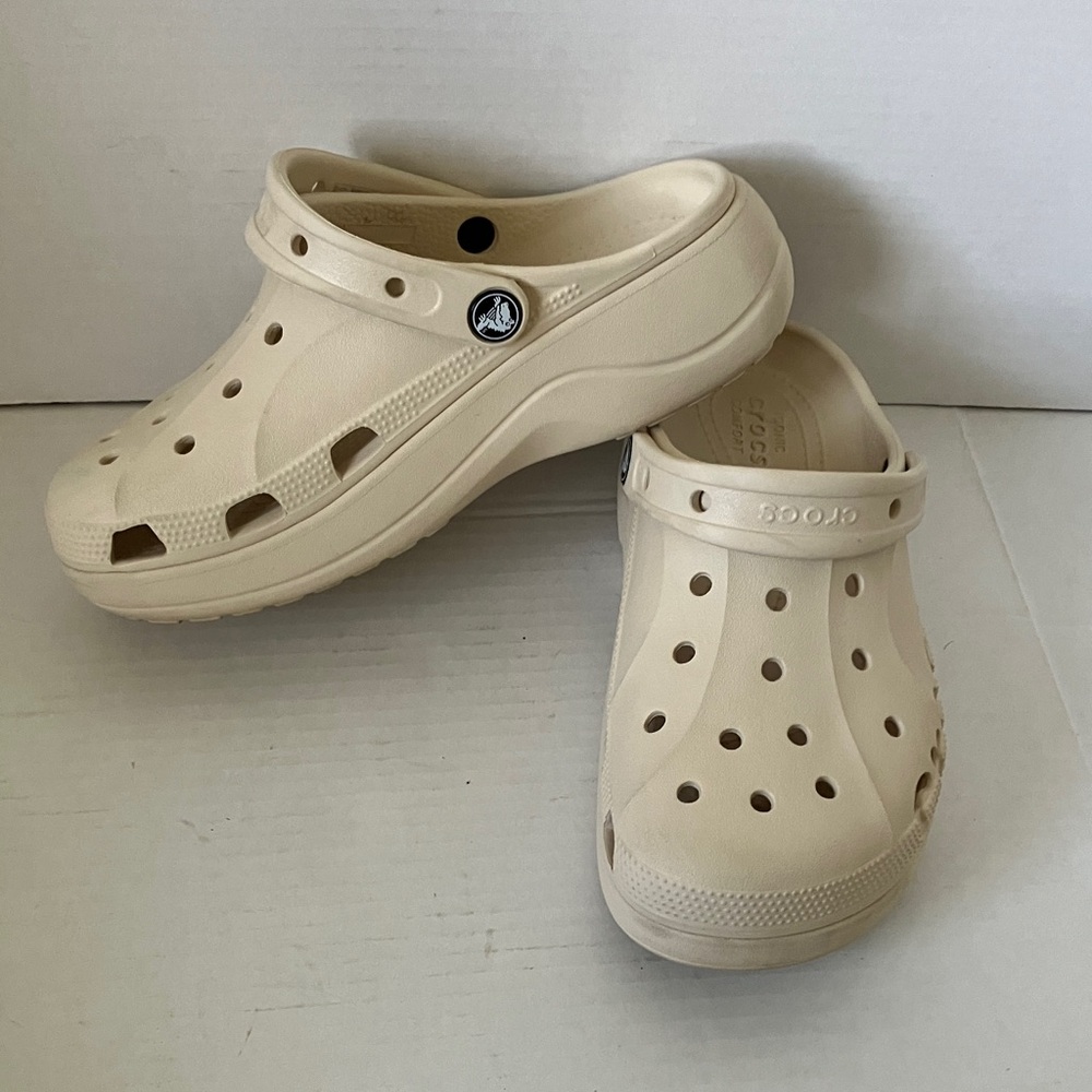 Crocs Classic Beige women’s size 6